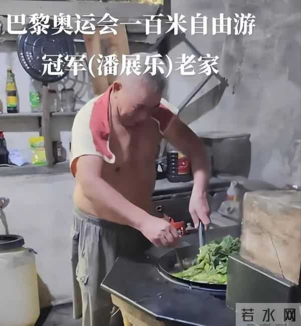 爷爷熬夜见证潘展乐破世界纪录