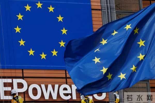 克里米亚大桥爆炸瞬间-火海掩埋车辆