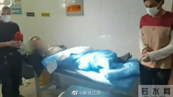 江苏大风吹飞机转圈