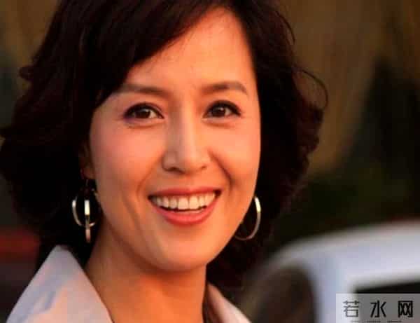 老夫妻连续9年给开公交的儿子送饭