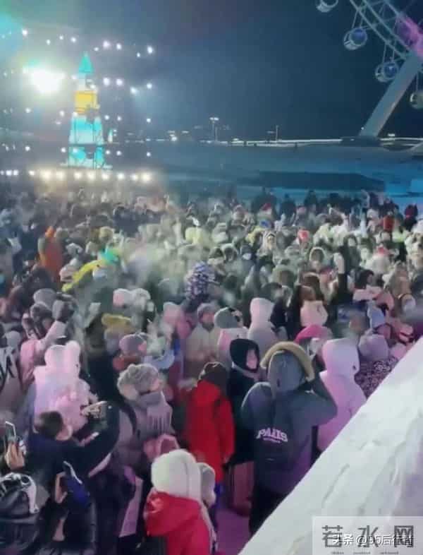 哈尔滨赢麻了 车站景点被“攻陷”