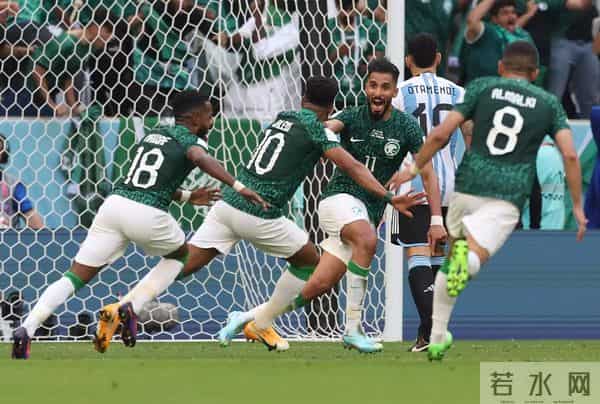 乌拉圭教练颜值引热议