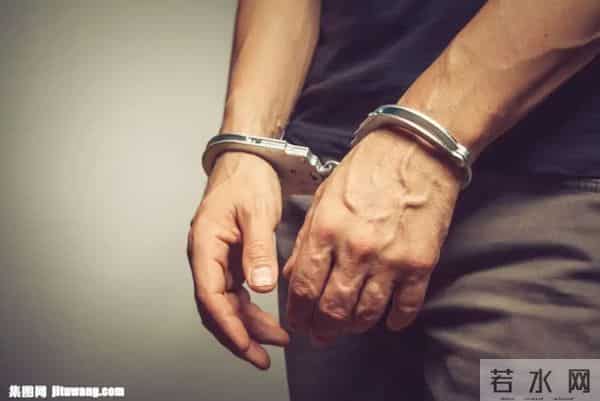 上海一员工核酸异常 老板将其藏桥洞