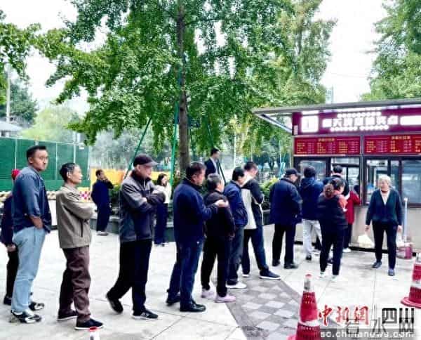 月售3000多单的网红外卖 厨房看吐了