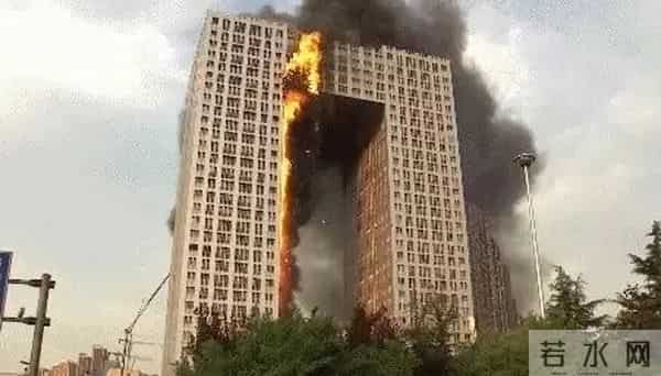 大连凯旋国际大厦突发大火直播