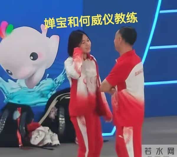 主播自带燃气做饭蹲守全红婵家