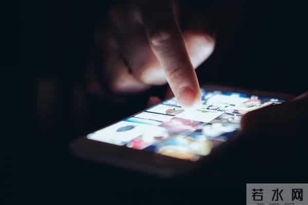 手机出货量暴跌-00后4年没换手机