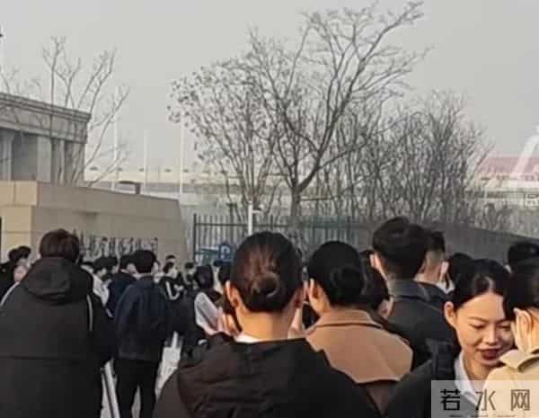 空乘招聘排队7小时面试3分钟