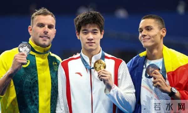 爷爷熬夜见证潘展乐破世界纪录