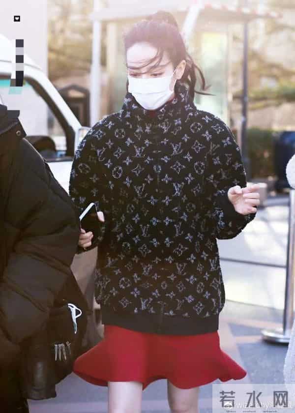 江疏影现身联排