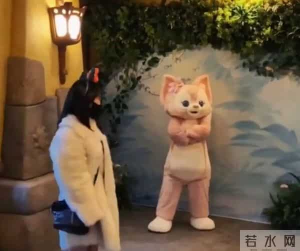 玲娜贝儿被指对待男女游客差别大