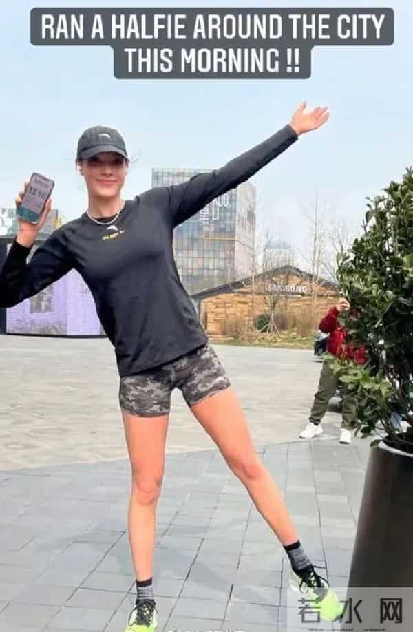 韩国丈夫打疫苗 感谢中国老婆