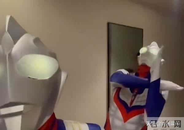 伴郎团扮奥特曼