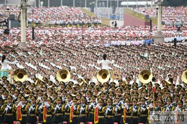 礼兵队伍俯拍太震撼了