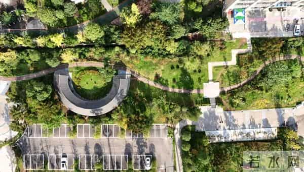 疫情下的成都-市民有序购物