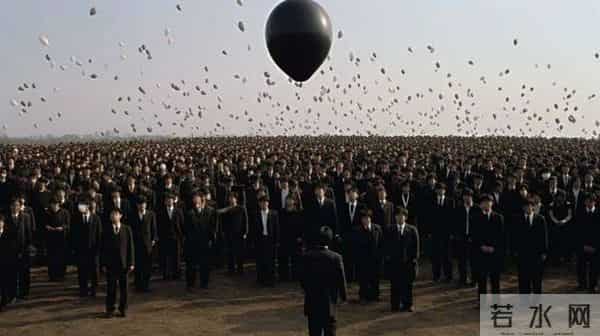 东京巨型人脸气球晚上会发光