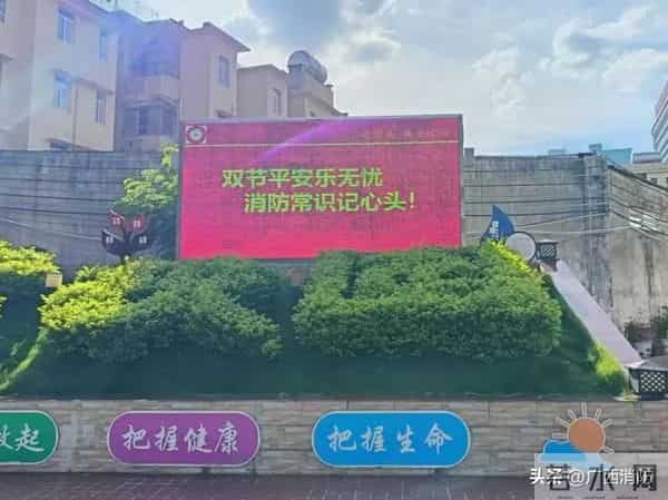 广西消防驻地满是鲜花