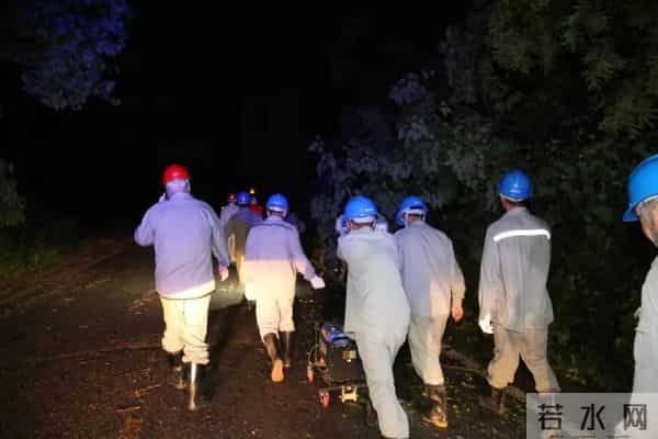 武汉突发9级龙卷风 有多人受伤