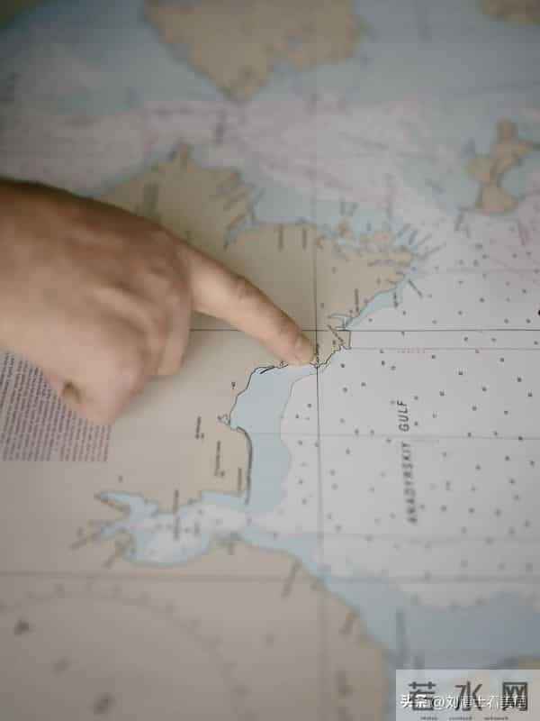 两名俄罗斯人乘船跑到阿拉斯加