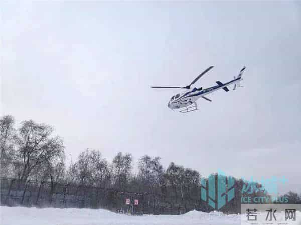 直升机载小金豆俯瞰冰雪大世界