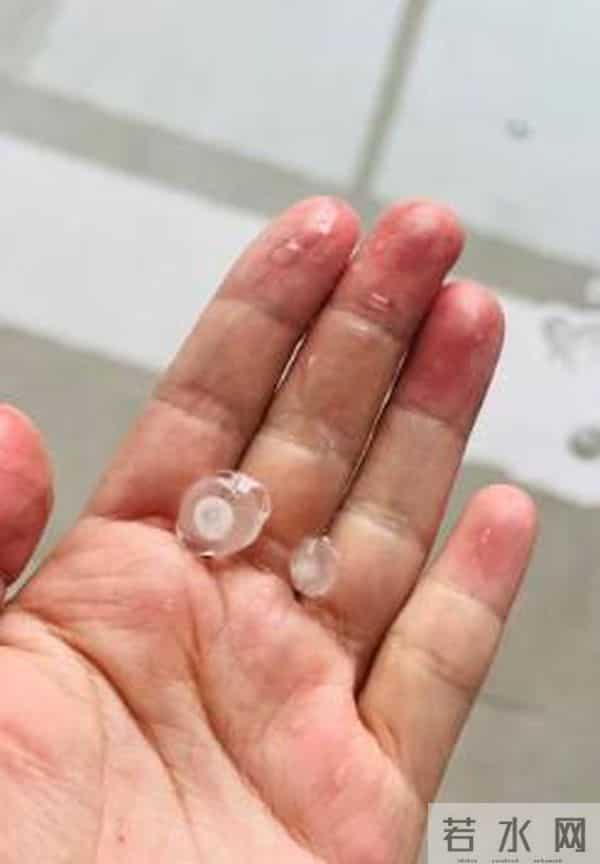 杭州刮大风下冰雹