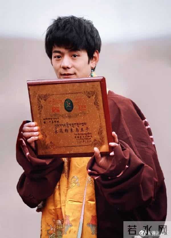 丁真获理塘永久赛马王子奖