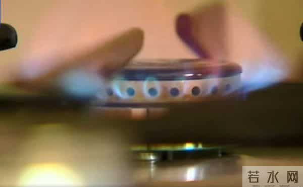 法国多家炼油厂因罢工关闭