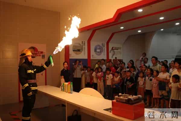 广西消防驻地满是鲜花