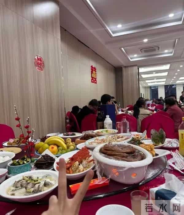 吃席遇直升机悬停