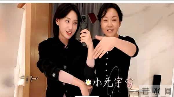 54岁妈妈考上女儿母校