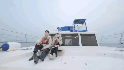 四川地震瞬间女幼师冲回屋救人