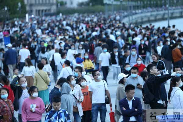 假期人山人海-外滩放眼望去人人人