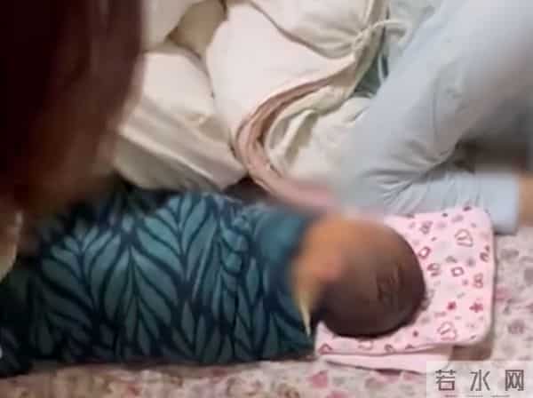 女孩生完孩子住旅馆