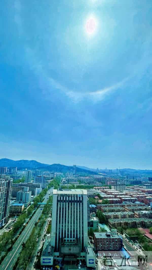 山东一地上空出现超大圆环彩虹