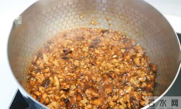 女儿凌晨五点半喊爸妈起床吃早饭