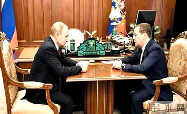 两象打架一象中间劝和