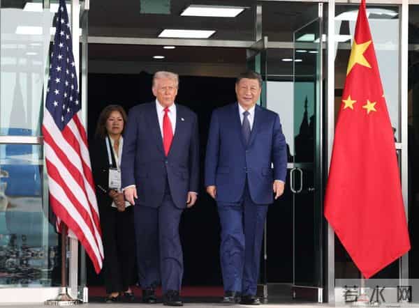 中美元首一起看38年前的照片