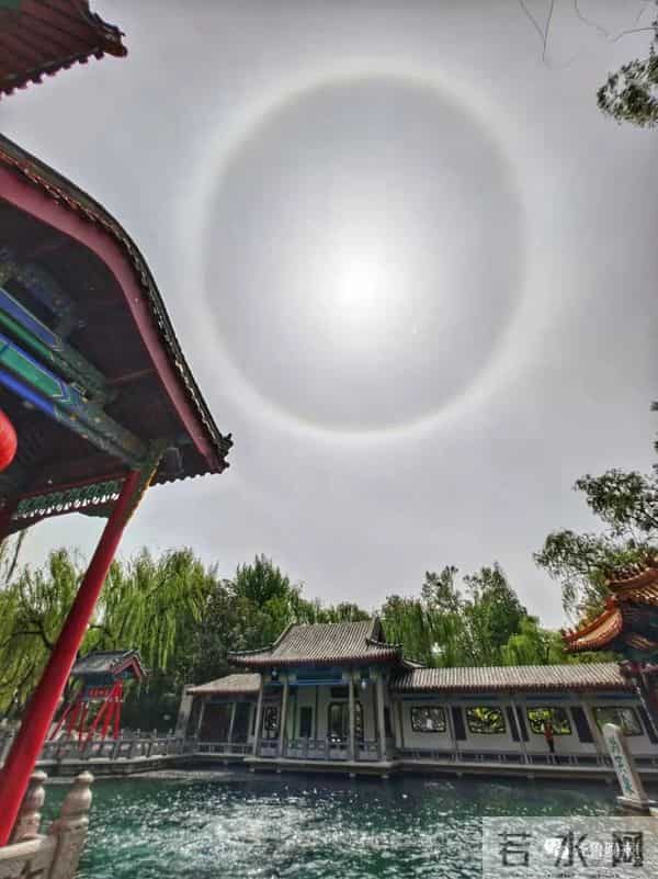 山东一地上空出现超大圆环彩虹
