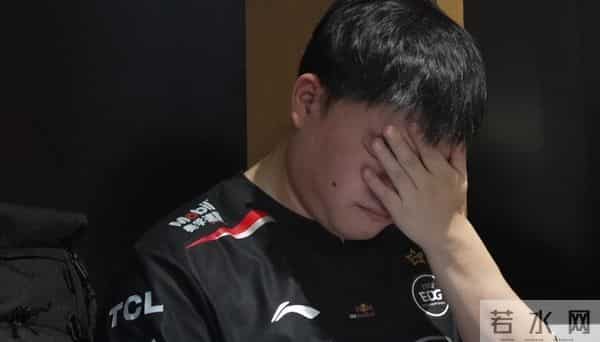 uzi赛后采访哭了