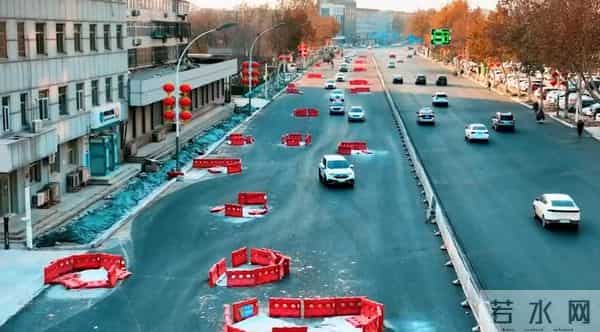 保定一马路像卡丁车赛道-官方回应