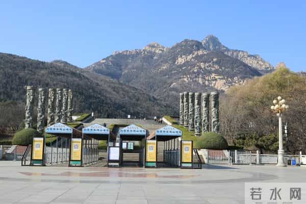 女子称五一首日出游排队花了11小时