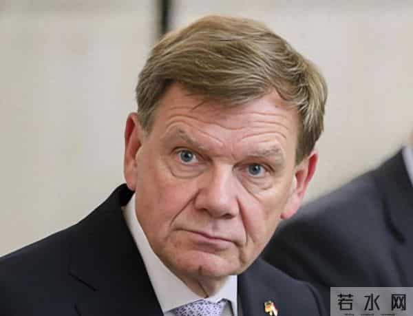 外长现场读宪法回应台湾问题