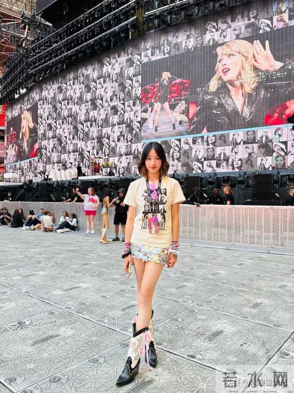 吴尊陪NEINEI排队7小时看霉霉演唱会