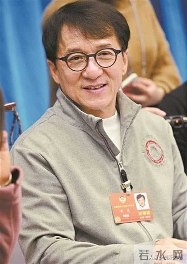 成龙建议在乡村建设公益电影院