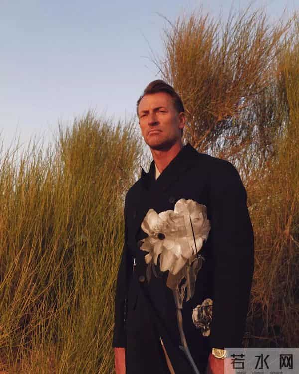 乌拉圭教练颜值引热议