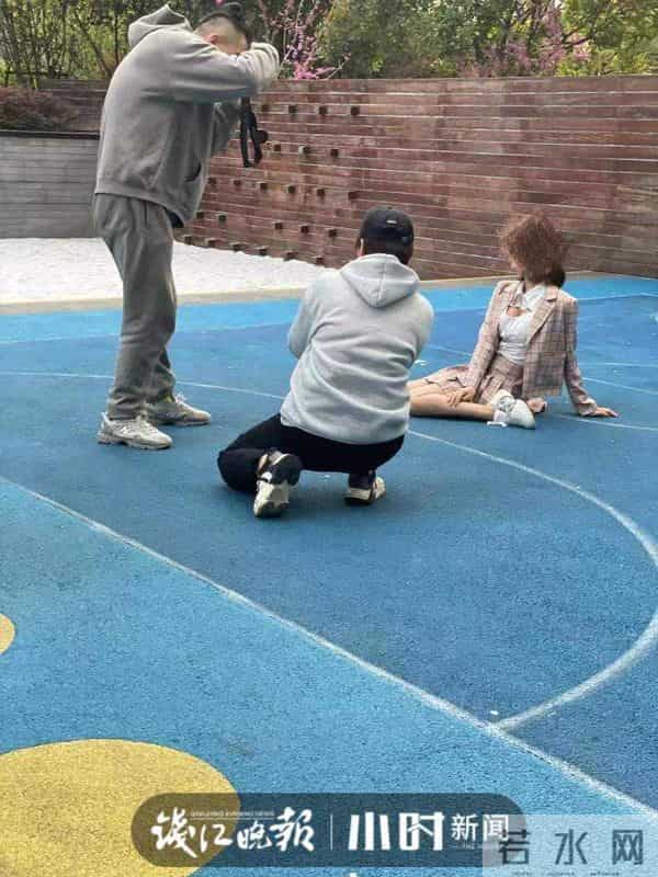 裸背拍照网红道歉