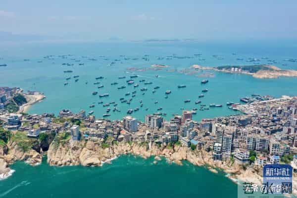 四川乐山大佛脚下河床裸露