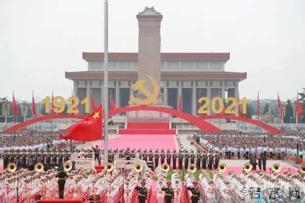 礼兵队伍俯拍太震撼了