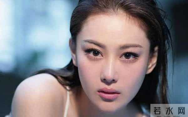 张馨予整容,军嫂张馨予：整容上位黑料不断，手撕前任李晨，遇真爱后却转型