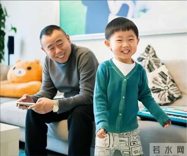 潘长江女儿潘阳追悼会,富豪石磊：潘长江是我岳父，不管潘阳红不红，她都是我的财政管家